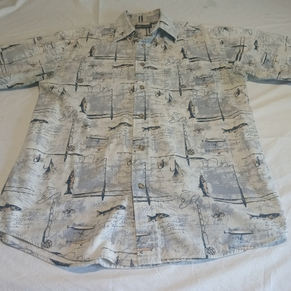 Faded Glory Short-Sleeve Button-Up Shirt in Light Gray and Black Fish Print